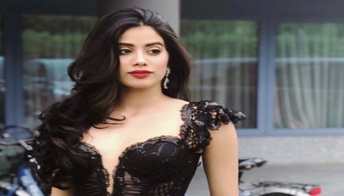 Janhvi’s stunner in Vakeel Saab
