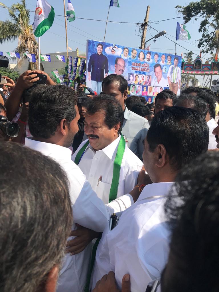 Former MLA Gurnatha Reddy Rejoins YSRC