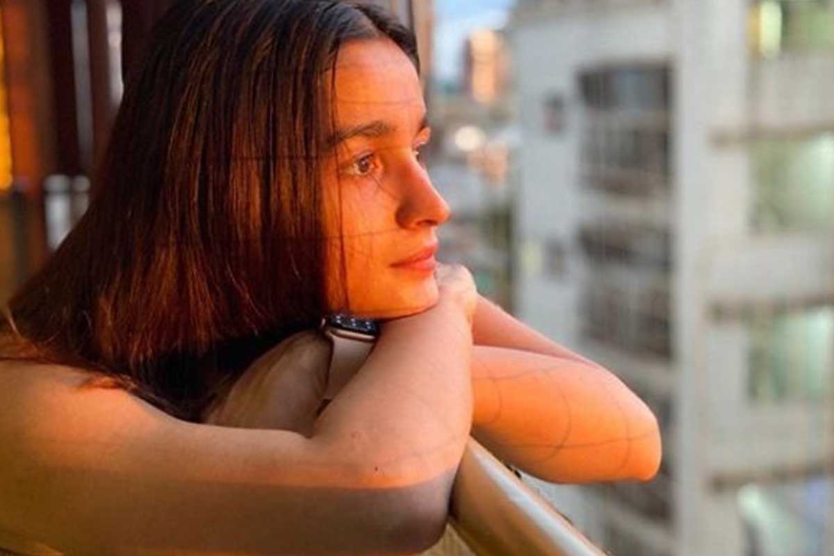 Alia Bhatt posts sun kissed picture