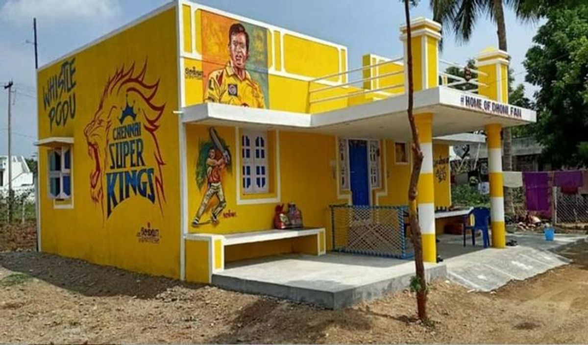 IPL2020: Die-Hard MSDhoni Fan Paint his House yellow to Pay tribute CSK Captain