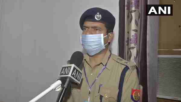 Rahul and Priyanka gandhi were detained by Hathras Cops