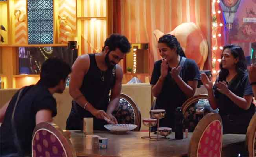 Bigg Boss 4: What did Monal gift Akhil on his Birthday?