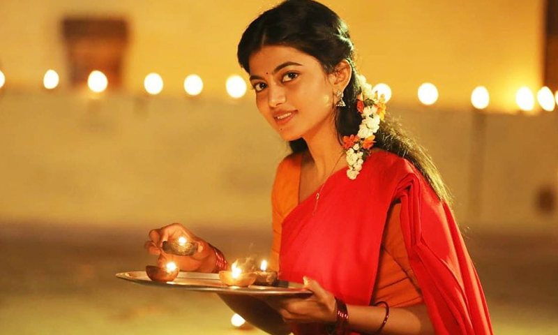 Bus Stop girl returns to Telugu 