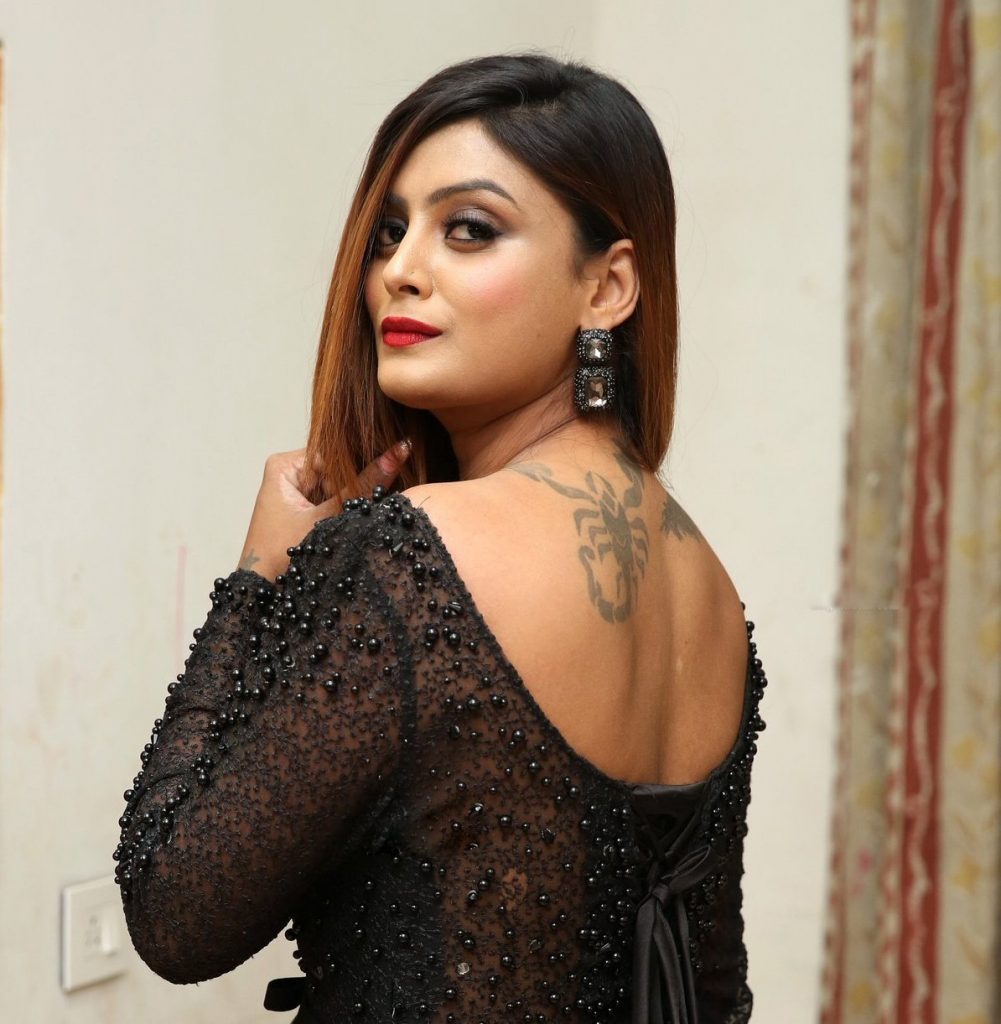 Twinkle Kapoor Black Dress Images