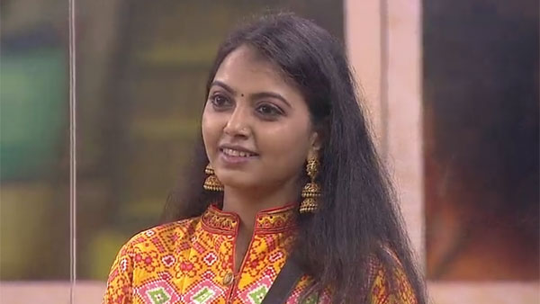 Bigg Boss 4: Monal’s sister insults Abhijeet!