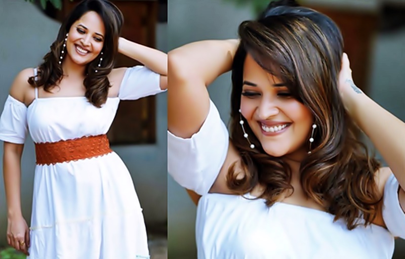 Hot Anasuya Goes Big with Khiladi