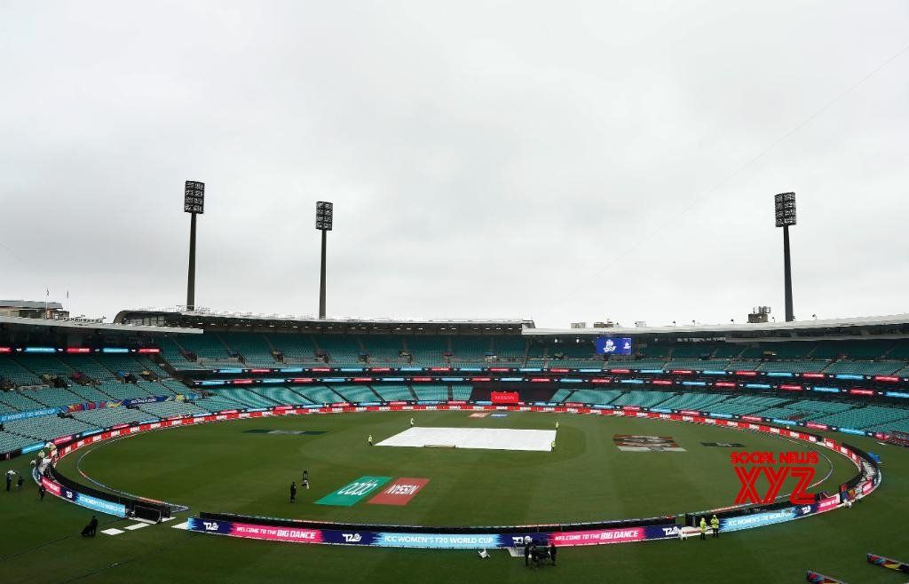 Indian batsmen get early dose of short-pitched stuff from Aussies!