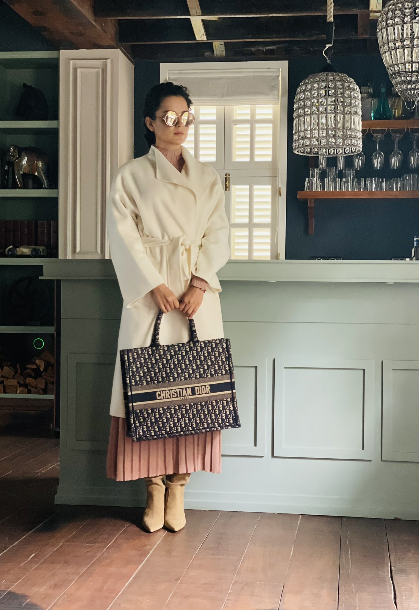 Kangana in Hyderabad to shoot for last leg of Thalaivi