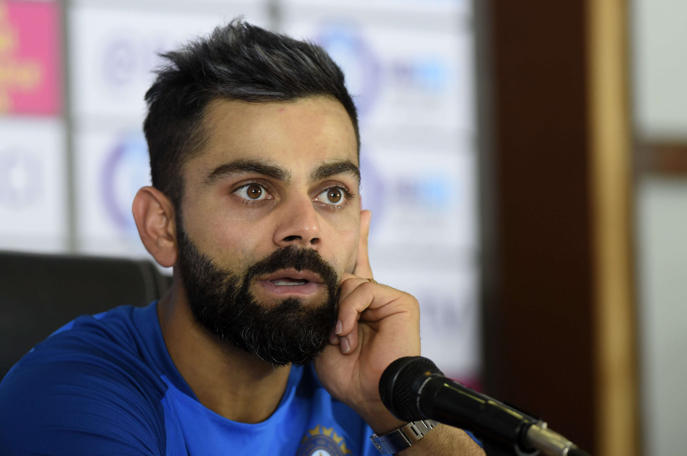 Virat Kohli rakes up controversy