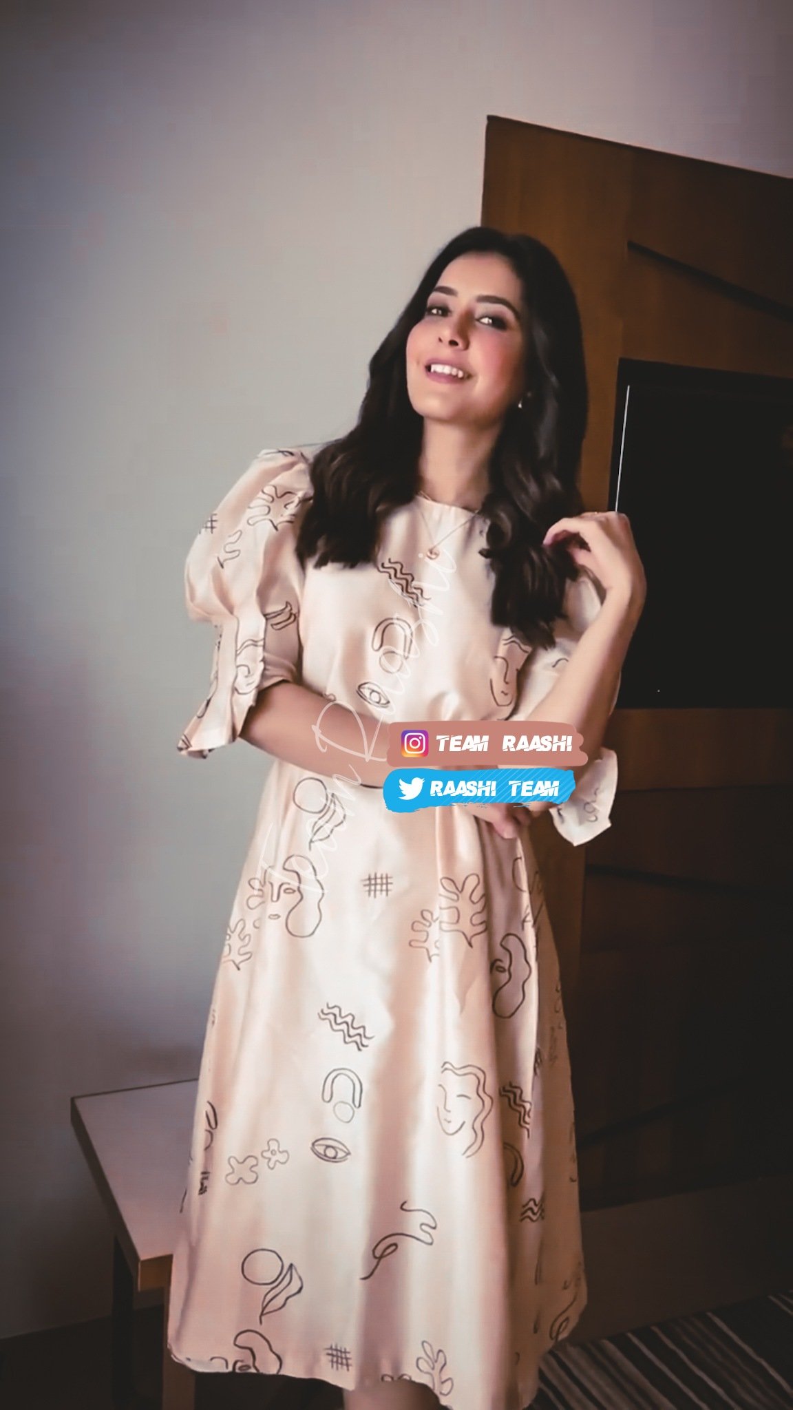 Raashi Khanna Beautiful Images