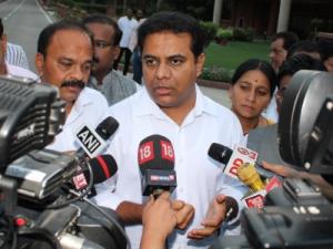 Telangana seeks funds from Centre for handlooms, textiles