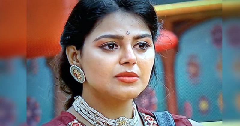 Fans rejoice as Monal is outed from Bigg Boss 4
