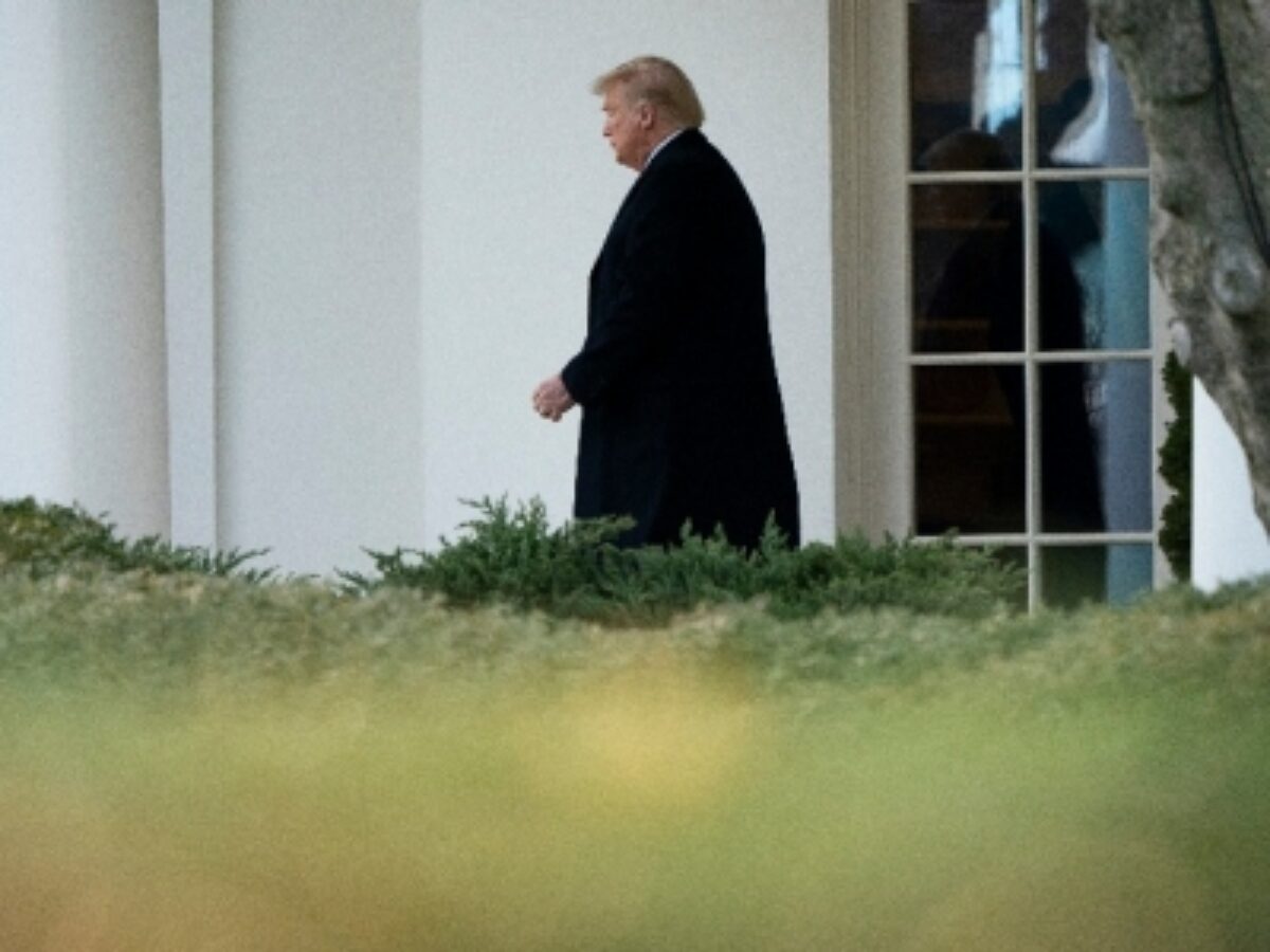 Trump resists signing Covid-19 relief bill