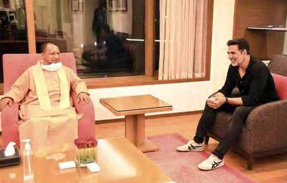 Akshay Kumar meets Yogi Adityanath in Mumbai