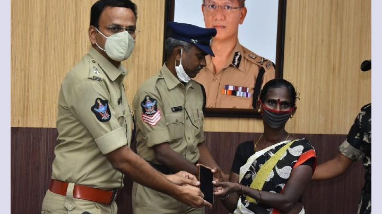Police in Andhra’s Chittoor recover lost phones worth Rs 40 lakh