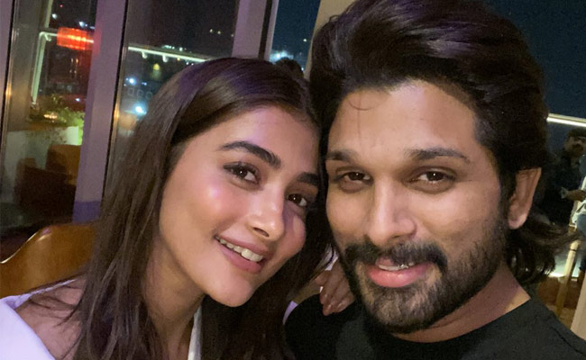 Allu Arjun Showers Praises On Pooja Hegde