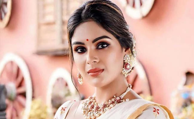 Bheemla Nayak heroine changed