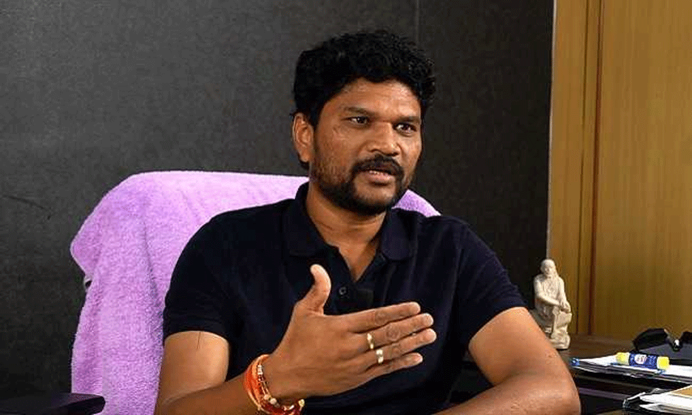Parasuram defends the vulgar scene in SVP