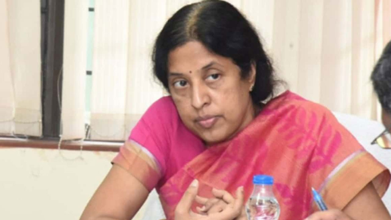 Sree Lakshmi gets clean chit ! Next CS of Andhra ?