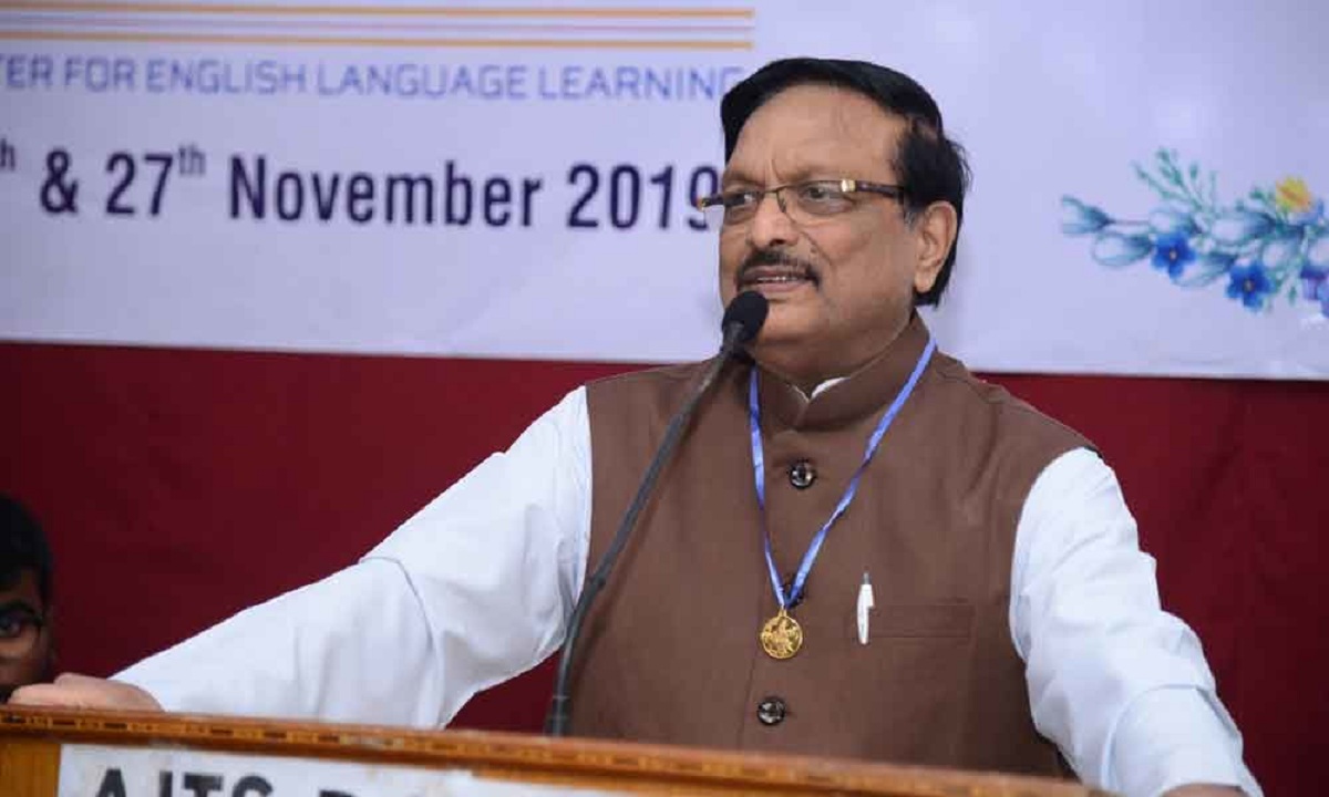 Writer Yandamoori Veerendranath Escapes In an Accident