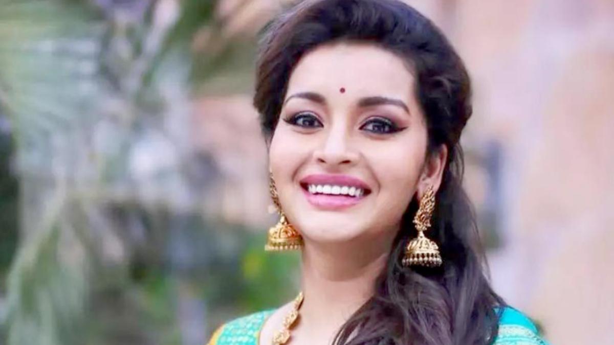 Who Is The Mystery Man Behind Renu Desai?