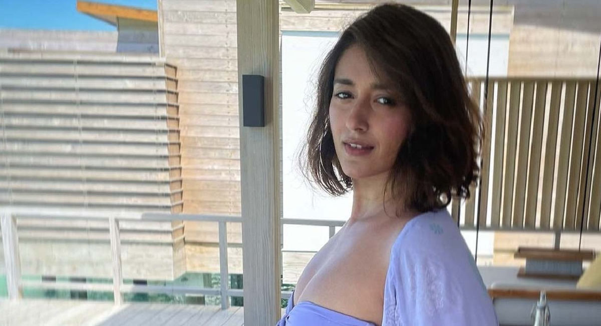 Unmarried Star Heroine Flaunts Her Baby Bump