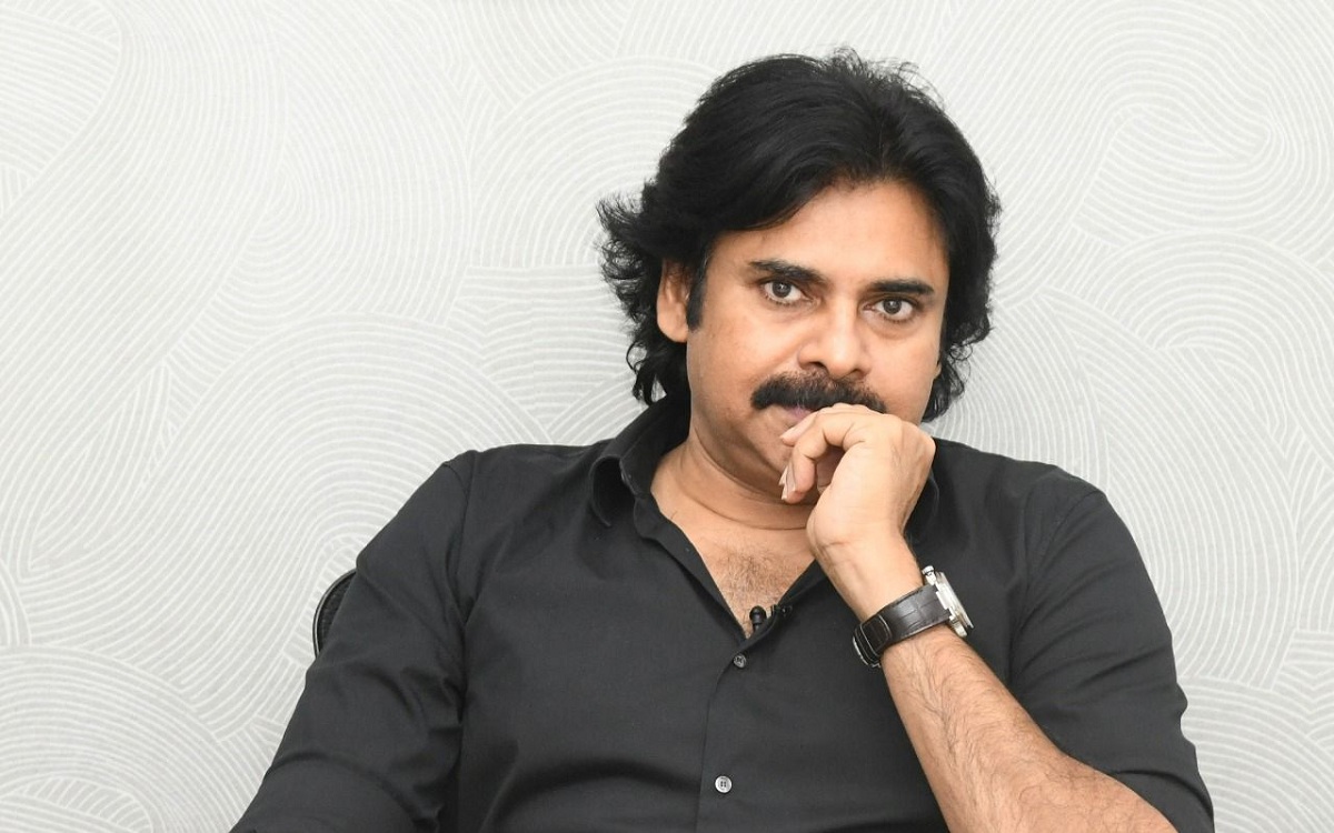 Pawan Kalyan Facing Problems With The Directors