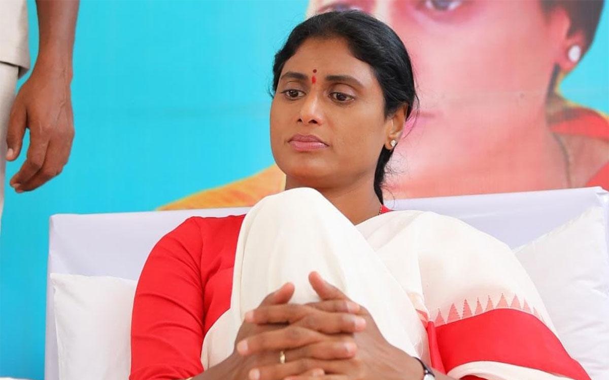 Sharmila’s Dilemma – A Choice Between MP and AP!