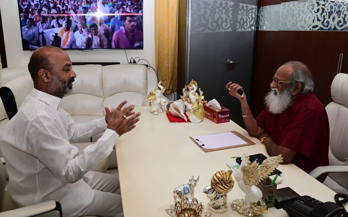 Bandi Sanjay’s Surprising Visit To Baahubali Writer’s Residence
