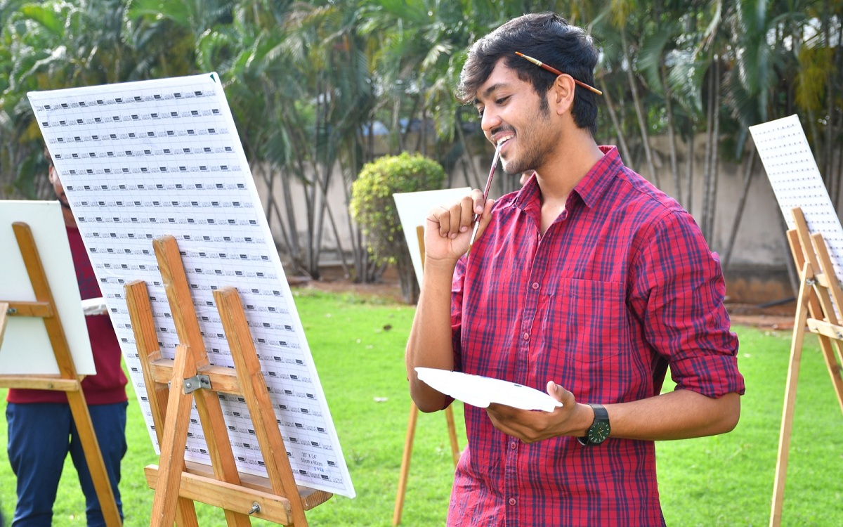 Darahas Maturu and Aishwarya Holakkal, Cute Couple Of Hostel Days