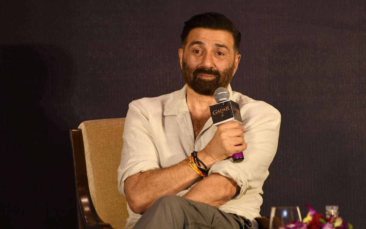 Bollywood Star Hero Enjoys Interacting With Telugu Media