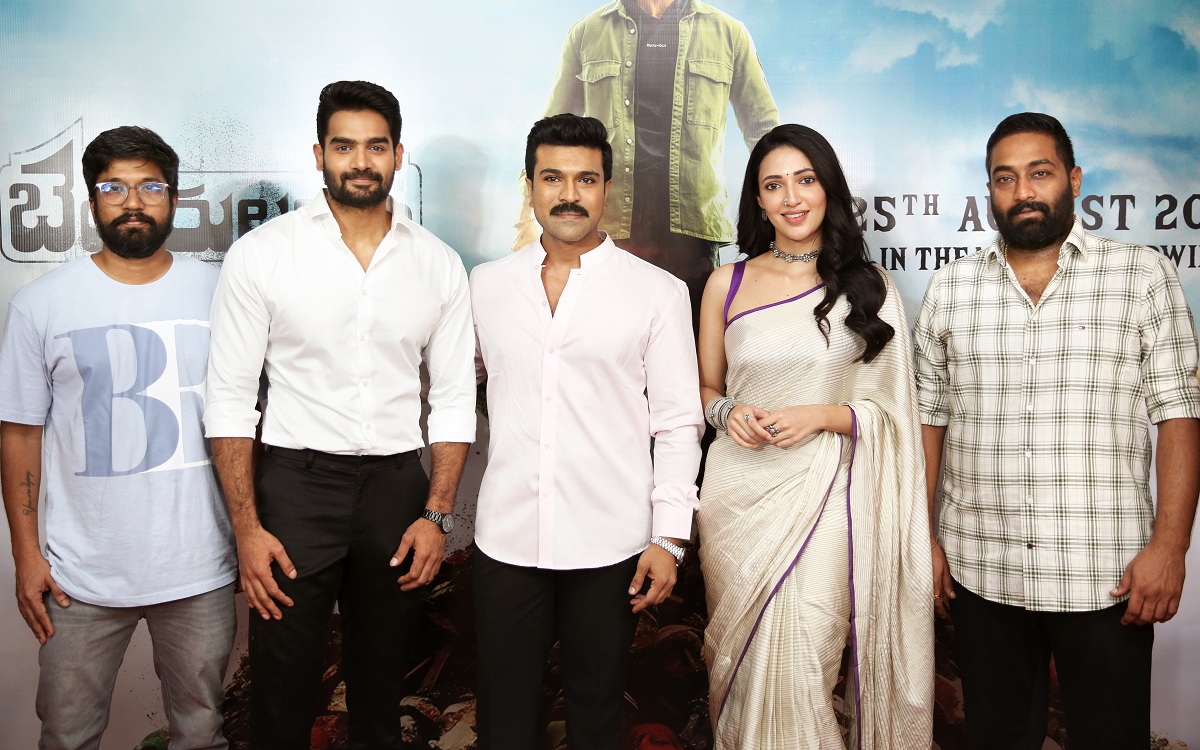 Ram Charan Unveils The ‘Bedurulanka 2012’ Trailer!