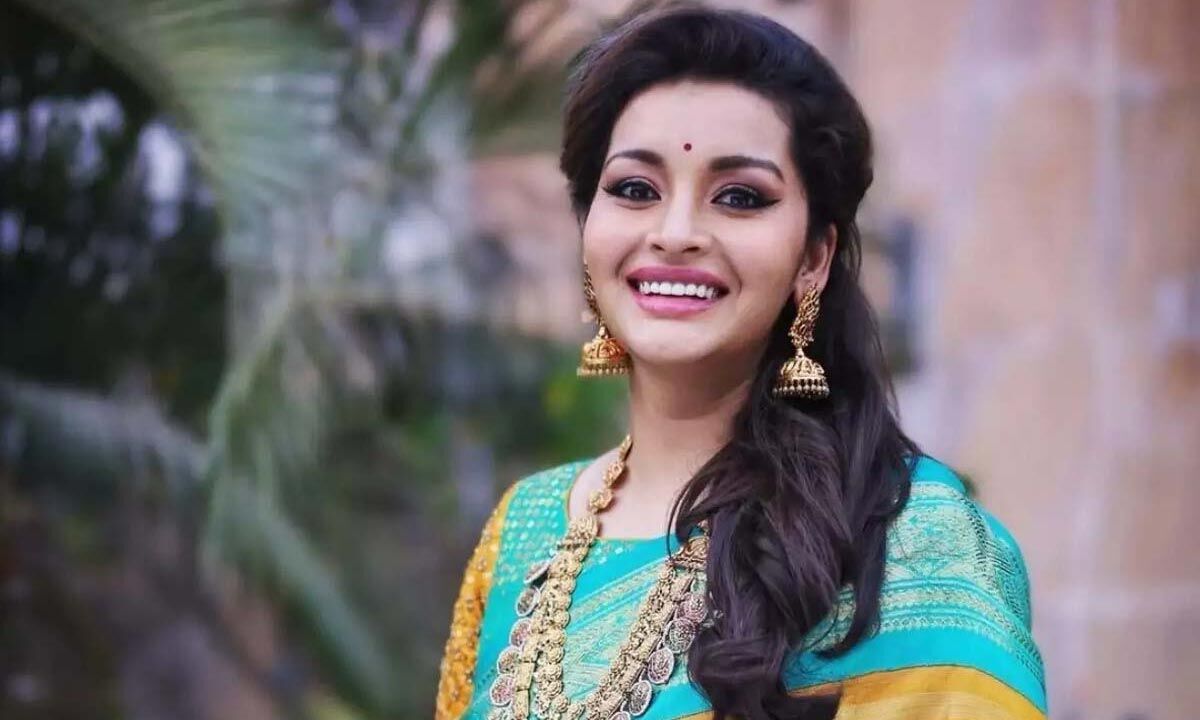 Who Is Behind Renu Desai?