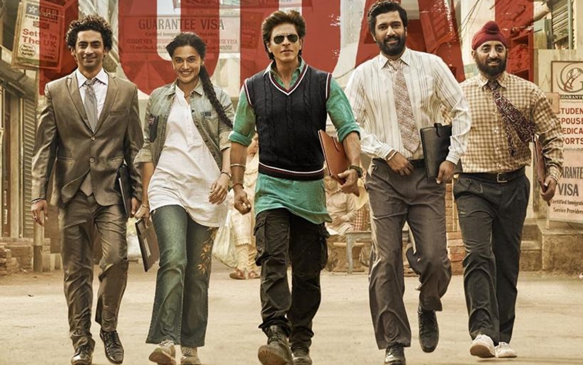 Dunki: SRK Fans Kick Off 1st Day 1st Show At Gaiety Galaxy With Dhols, Fireworks