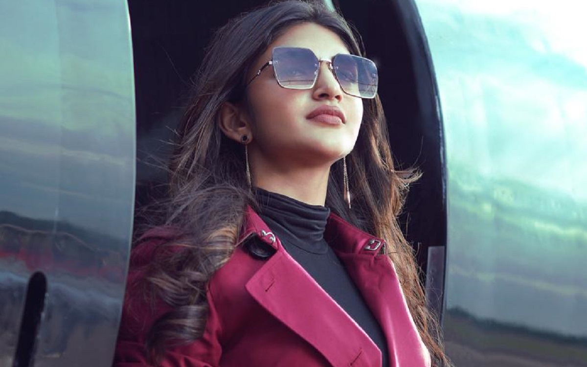 Introducing Sreeleela As The Lady Boss Neera Vasudev From Nithiin ‘Robinhood’