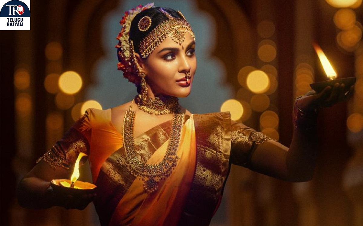 Introducing The Stunning Samyuktha As DIA From Sharwanand, #Sharwa37