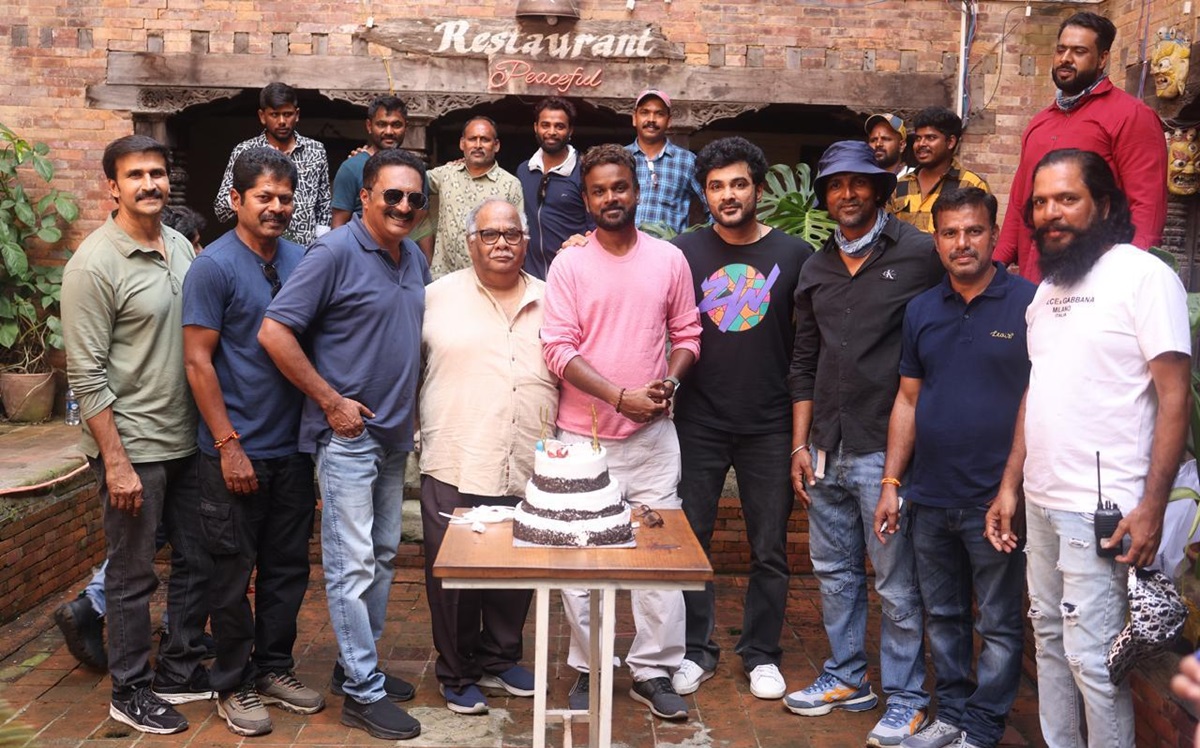 Siddhu Jonnalagadda’s Jack – Konchem Crack Director Birthday Was Celebrated On Set